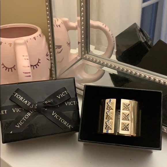 NWT Victoria’s Secret Bracelet - Picture 2 of 5